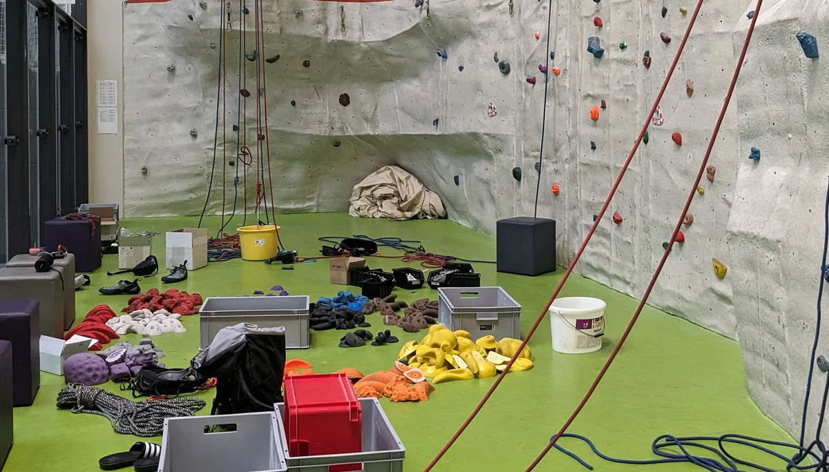 Griffe vor Kleetterwand | © Sebastijan Lokar