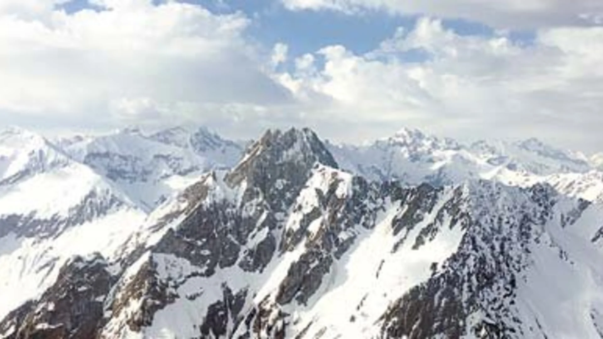 Frühling im Allgäu am 25.04.2021 - Blick vom Schochen, in der Mitte die Höfats | © Christian Öxler